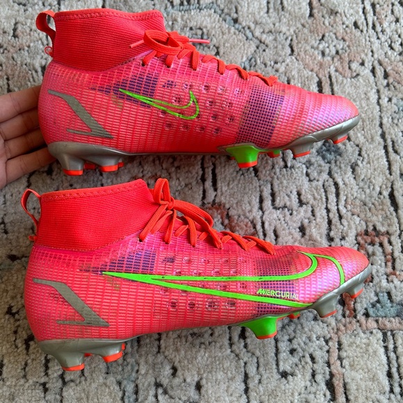 nike mercurial soccer cleats, size: 4,5 youth, value of up to 200$ (CAN) - Picture 2 of 3